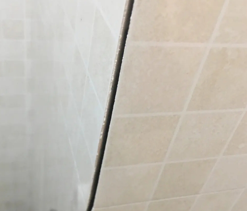 孝感瓷砖空鼓维修公司分享阳台瓷砖脱落的修复过程可以分为以下几个步骤